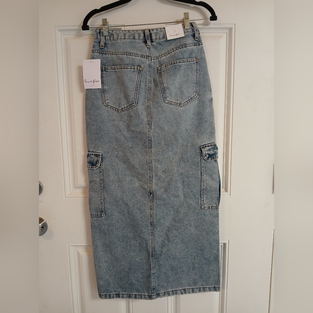 🦋THIS WOULD LOOK GREAT ON YOU!!🦋 Love, Fire denim maxi cargo skirt - Picture 2 of 3